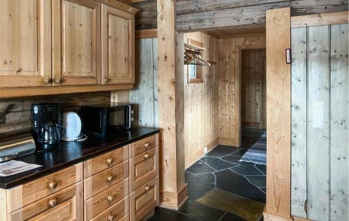 Hundorp House | Cozy Home In Fåvang With Wifi