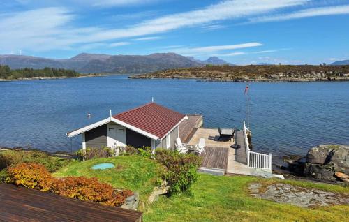 Florø House | Cozy Home In Florø With Wifi