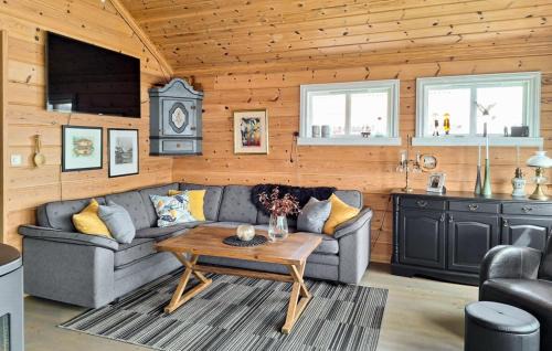 Florø House | Cozy Home In Florø With Wifi