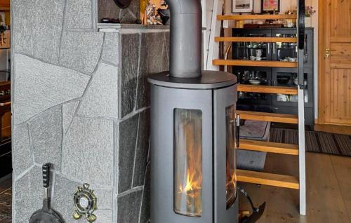 Florø House | Cozy Home In Florø With Wifi