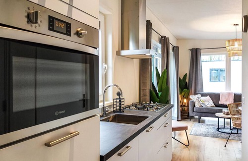 Heinkenszand House | Cozy home in Heinkenszand with kitchen