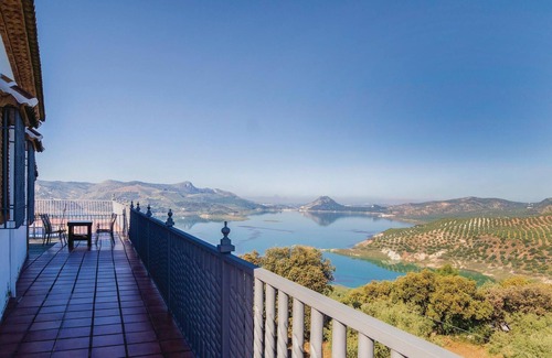 Iznajar House | Cozy home in Iznájar with kitchen