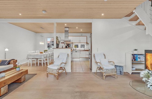 Juelsminde House | Cozy home in Juelsminde with kitchen