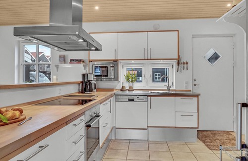 Juelsminde House | Cozy home in Juelsminde with kitchen