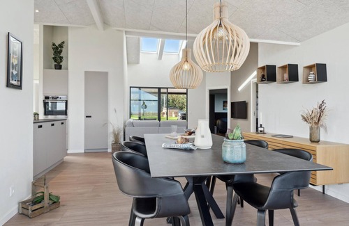 Lemvig House | Cozy home in Lemvig with house sea view