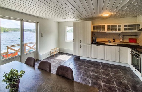 Lysekloster House | Cozy home in Lepsøy with house sea view