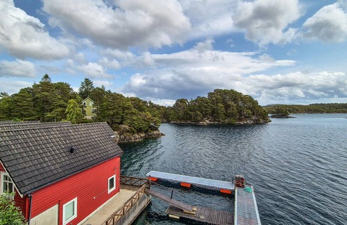Lysekloster House | Cozy home in Lepsøy with house sea view