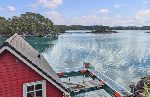 Lysekloster House | Cozy home in Lepsøy with house sea view