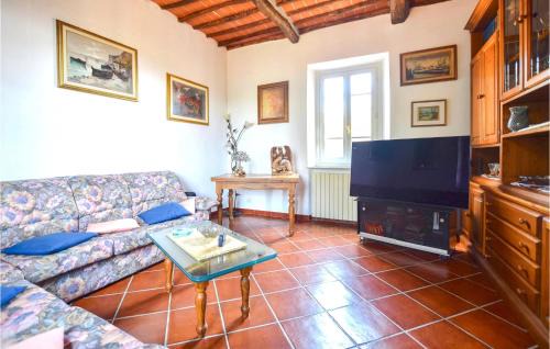 Pieve a Elici House | Cozy Home In Massarosa With Kitchen