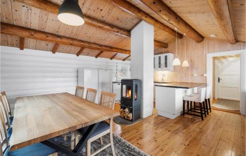 Tingvoll House | Cozy Home In Meisingset With Kitchen