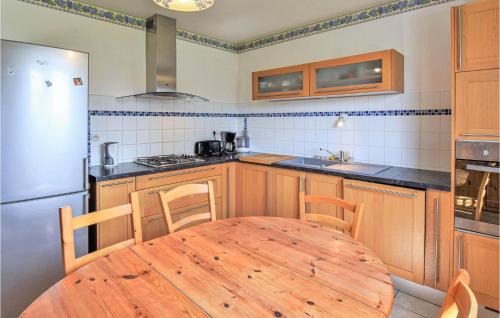 Montchamp House | Cozy Home In Montchamp With Kitchen