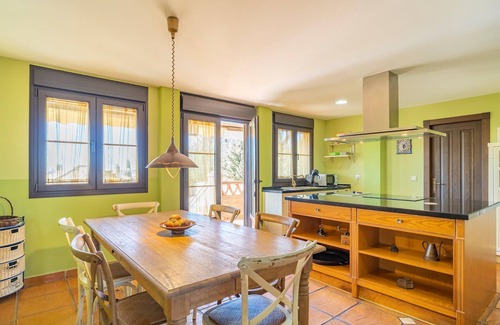 Otura House | Cozy home in Otura with kitchen