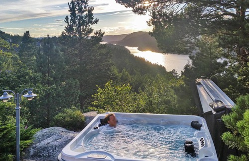 Risor House | Cozy home in Risør with sauna