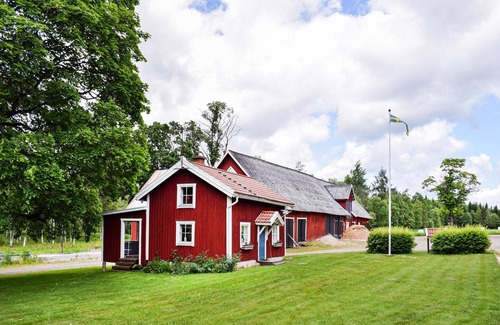 Rorvik House | Cozy home in Rörvik with lake view