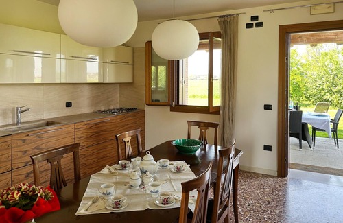 Rosa House | Cozy home in Rosà with WiFi