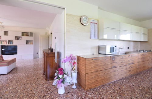 Rosa House | Cozy home in Rosà with WiFi