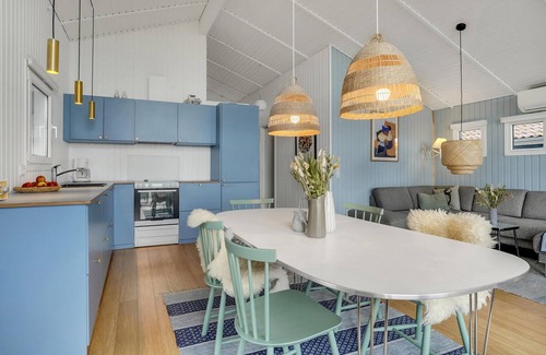 Grønninghoved Strand House | Cozy home in Sjølund with sauna