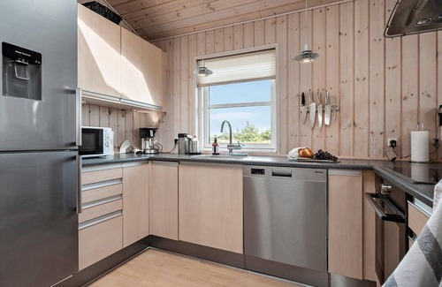 Skaven Strand House | Cozy home in Tarm with WiFi