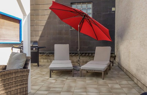 Ulmen House | Cozy home in Ulmen with kitchen