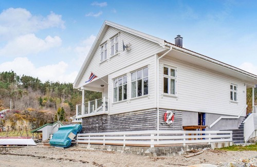 Suldal House | Cozy home in Vanvik with WiFi