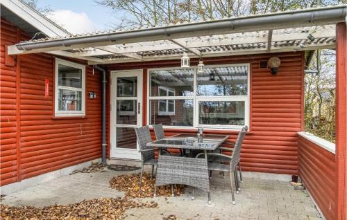 Vinderup House | Cozy Home In Vinderup With Kitchen