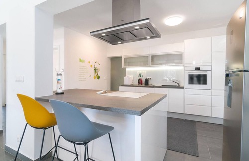 Zrnovnica House | Cozy home in Zrnovnica with WiFi