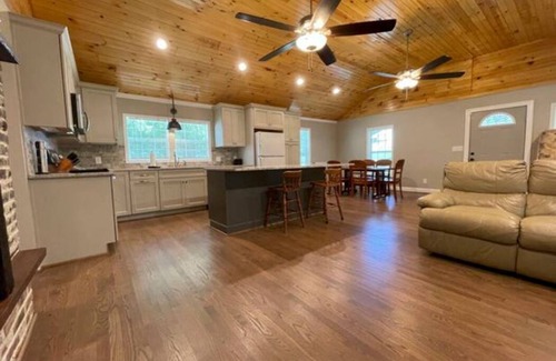 Sand Ridge House | Cozy home just minutes from Golf, UAB, Wedding Venues