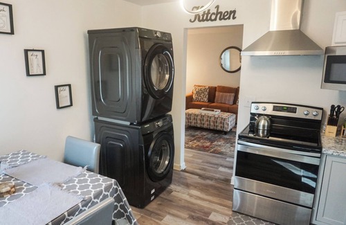 Crestline Heights House | Cozy home minutes away from Airport, Uptown and Downtown