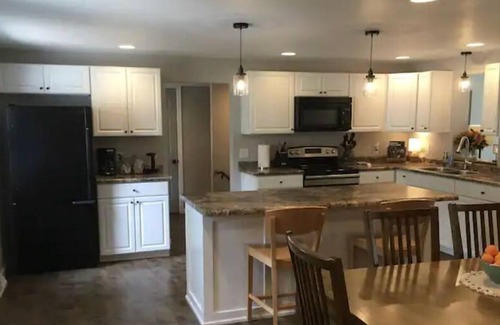 Park Ridge House | Cozy home near Beautiful Iverson Park and Golf