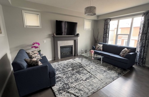 Calgary House | Cozy Home Near Calgary Airport