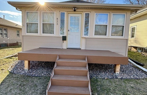 Sioux Falls House | Cozy home near DT, Premier Center & Hospital- Foosball, 65"TV & Fenced Yard
