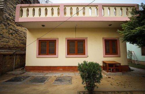 Vrindavan House | Cozy Home Stay in Vrindavan right behind Iskcon temple with modern facilities.