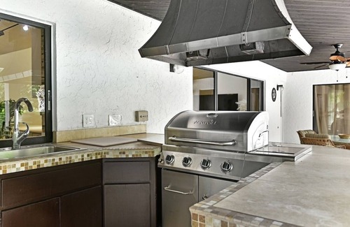 Wellington House | Cozy home with big pool and BBQ in Wellington!