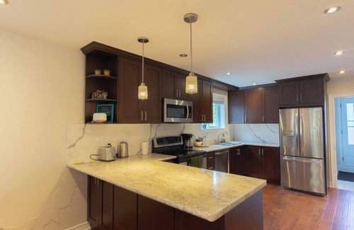 Rathwood House | Cozy House Apartment near Square 1