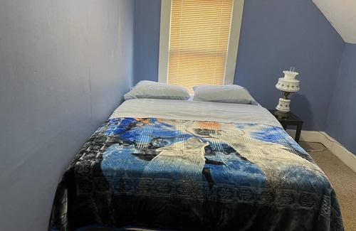 South Lowell House | Cozy house close to Lowell General Hospital and UMass.