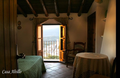 Zahara de la Sierra Cottage | Cozy House in Zahara de la Sierra, Cádiz: Fireplace and Castle Views