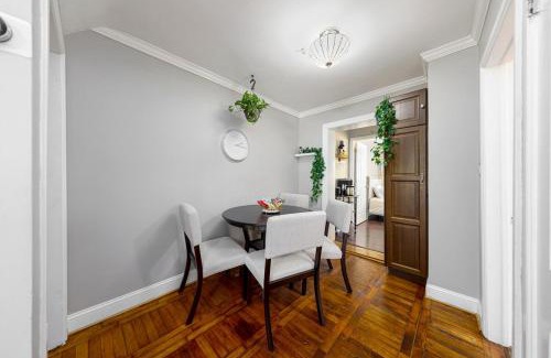 Arlington Heights Villa | Cozy House, Pool Table and Parking, Mins to DC