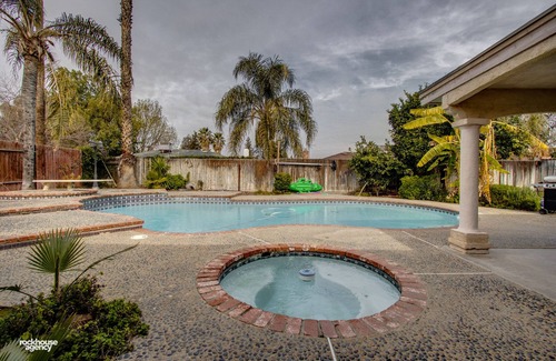 Greenacres House | Cozy Hygge Home 3 Bedroom 2 Bath with Pool & 2 King Beds
