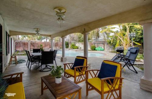 Greenacres Villa | Cozy Hygge Home Centrally Located 2 King Beds