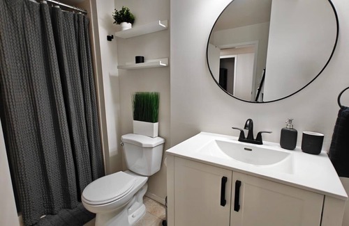 Upper Lonsdale House | Cozy in home Suite in Upper Lonsdale, footsteps away from it all