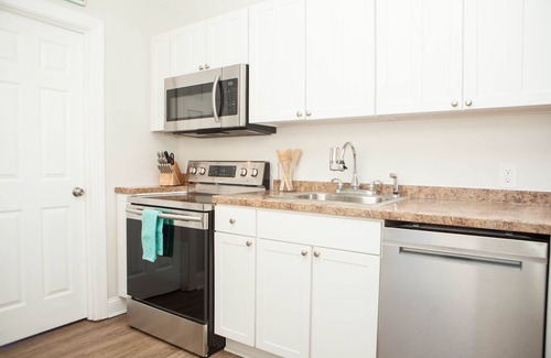 Brigantine House | Cozy Jersey Shore Cottage - 1.5 blocks to the beach!