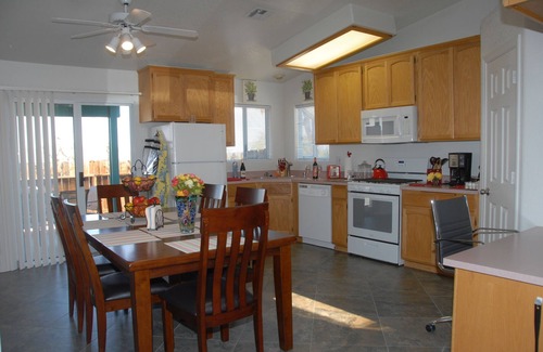 Joshua Tree Apartment | Cozy Joshua Tree Sage Experience.