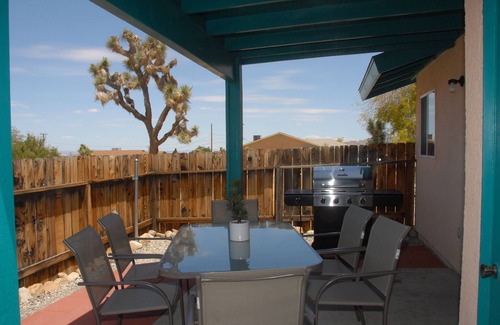 Joshua Tree Apartment | Cozy Joshua Tree Sage Experience.