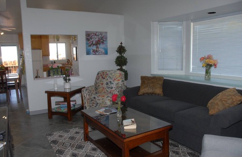 Joshua Tree Apartment | Cozy Joshua Tree Sage Experience.