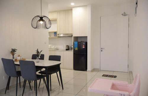 Taman P Ramlee Apartment | COZY KenwingstonThe platz Trail 3BR&2BR For 8PAX wifi free Parkin nice view 1902
