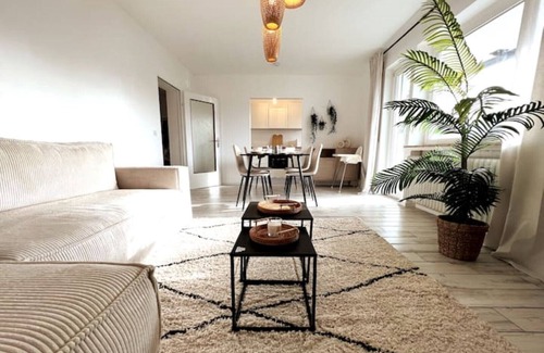 Bad Homburg v.d. Hoehe Apartment | Cozy-Livings/subway, parking space, balcony, kitchen
