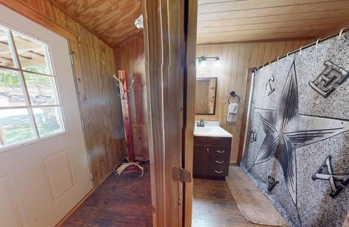 Ingram Cabin | Cozy Lake Cabin - 2 Queen Beds