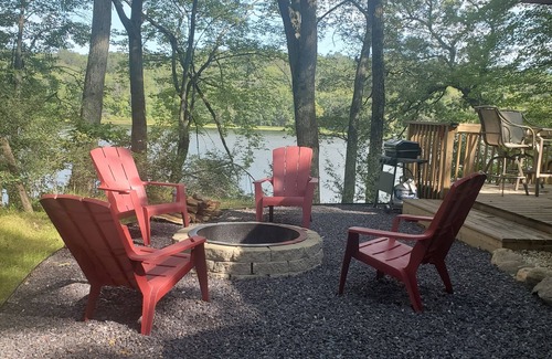 Delton Cabin | Cozy lake cabin in Delton Michigan, heat, air and wifi.