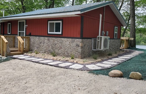 Delton Cabin | Cozy lake cabin in Delton Michigan, heat, air and wifi.