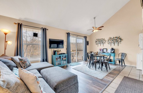 Table Rock Condo | Cozy Lake Front Condo